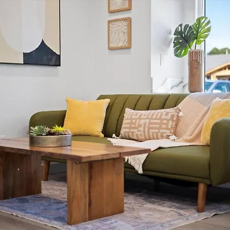 Cozy 1bd 1ba, Sleeps 3, Close To & Beaches