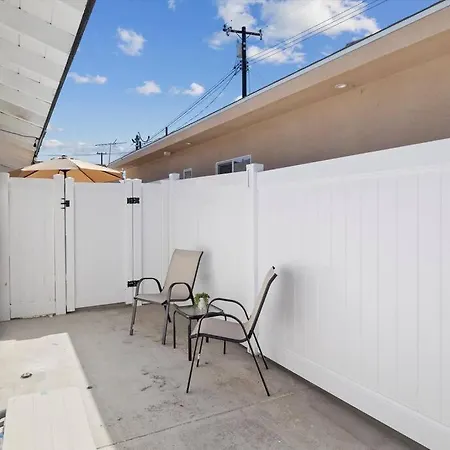 Cozy 1bd 1ba, Sleeps 3, Close To & Beaches Apartment *
