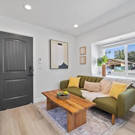 Cozy 1bd 1ba, Sleeps 3, Close To & Beaches Apartment Garden Grove